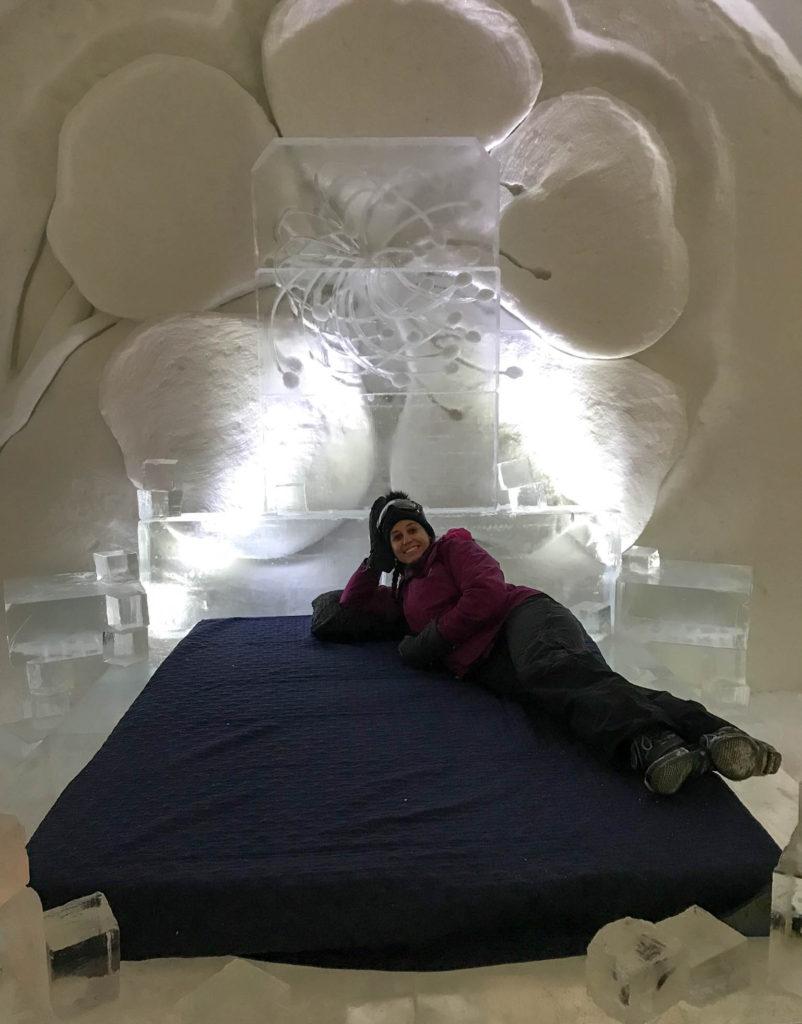 quebec-ice-hotel-bedroom-bed