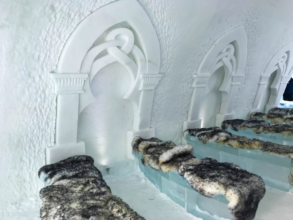 quebec-ice-hotel-chapel-interior