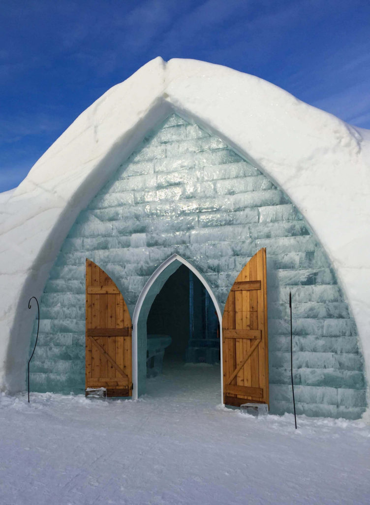 quebec-ice-hotel-entrance