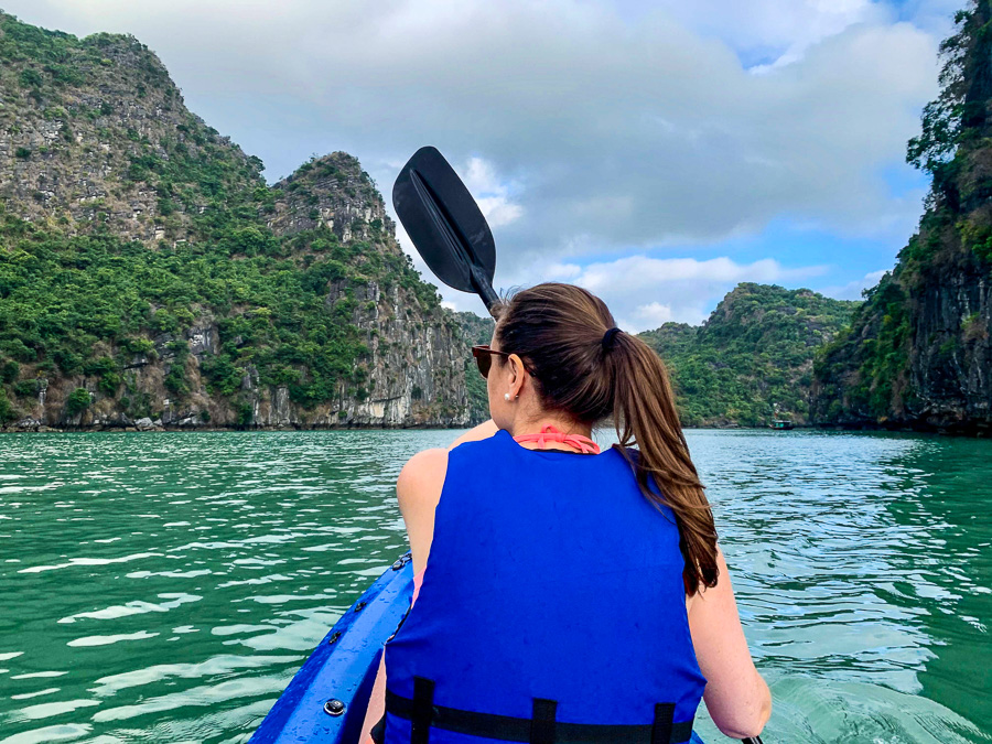 kayaking-lan-ha-bay-vietnam