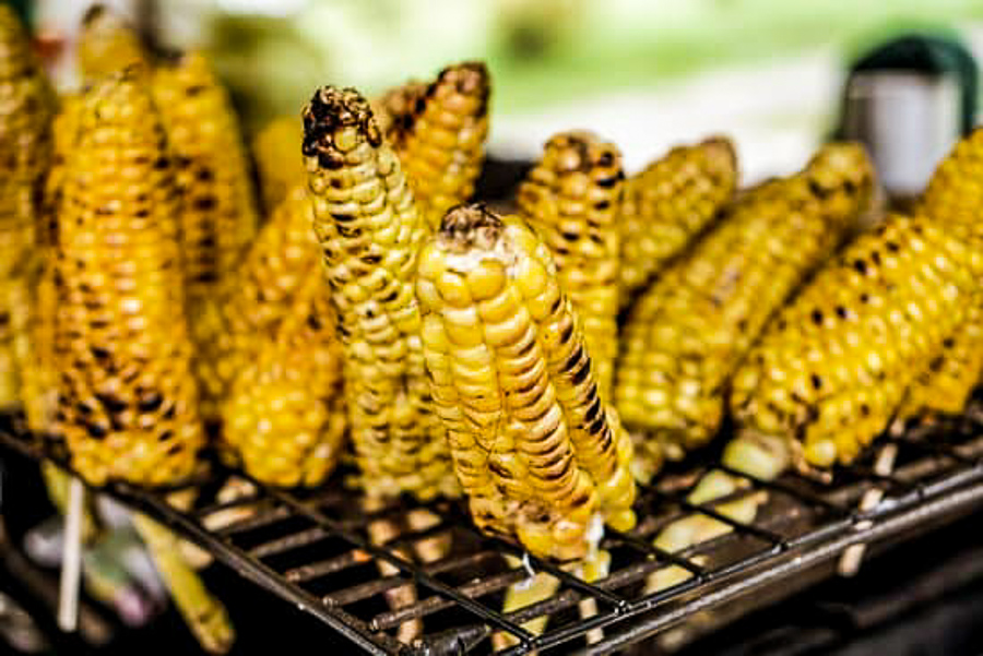grilled-corn-on-the-cob-colombia
